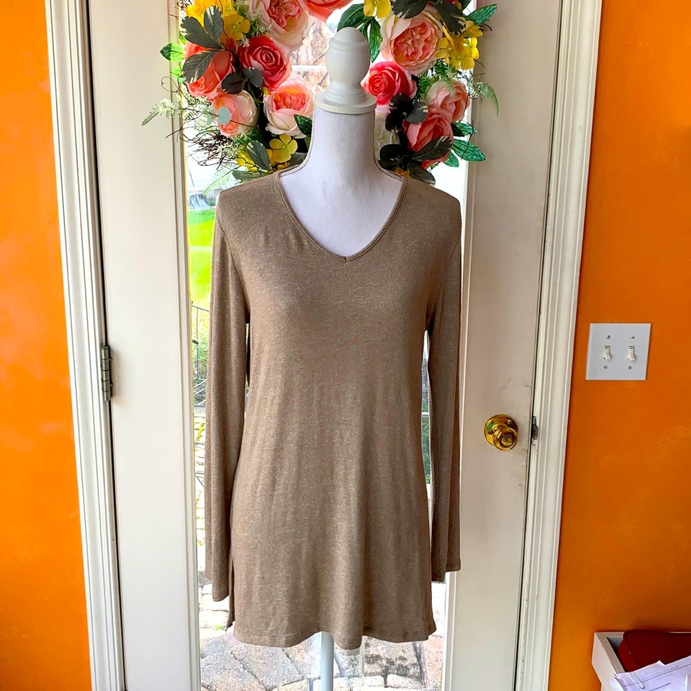 DKR Super Soft Designed in Canada V neck Oatmeal Colored Fine Knit Sweater-M